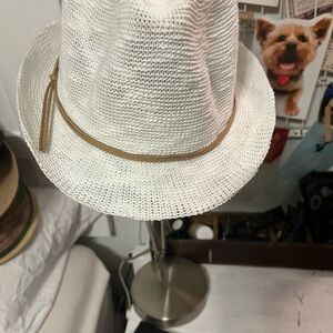 Classic White Fedora with Tan Band
Women’s hat